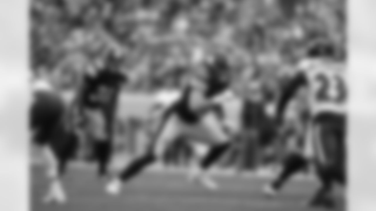 Pittsburgh Steelers tight end Vance McDonald (89) retires