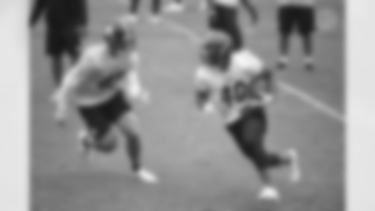Pittsburgh Steelers linebacker Joe Schobert (45) and Pittsburgh Steelers running back Tony Brooks-James (40) train at Heinz Field during the 2021 Steelers Camp, Thursday, Aug. 19, 2021 in Pittsburgh, PA. (Caitlyn Epes / Pittsburgh Steelers)