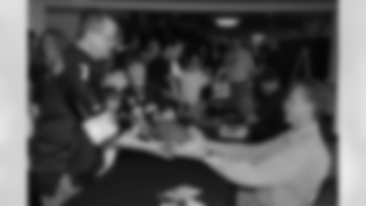 08_DraftDay_HeinzField_dh_349