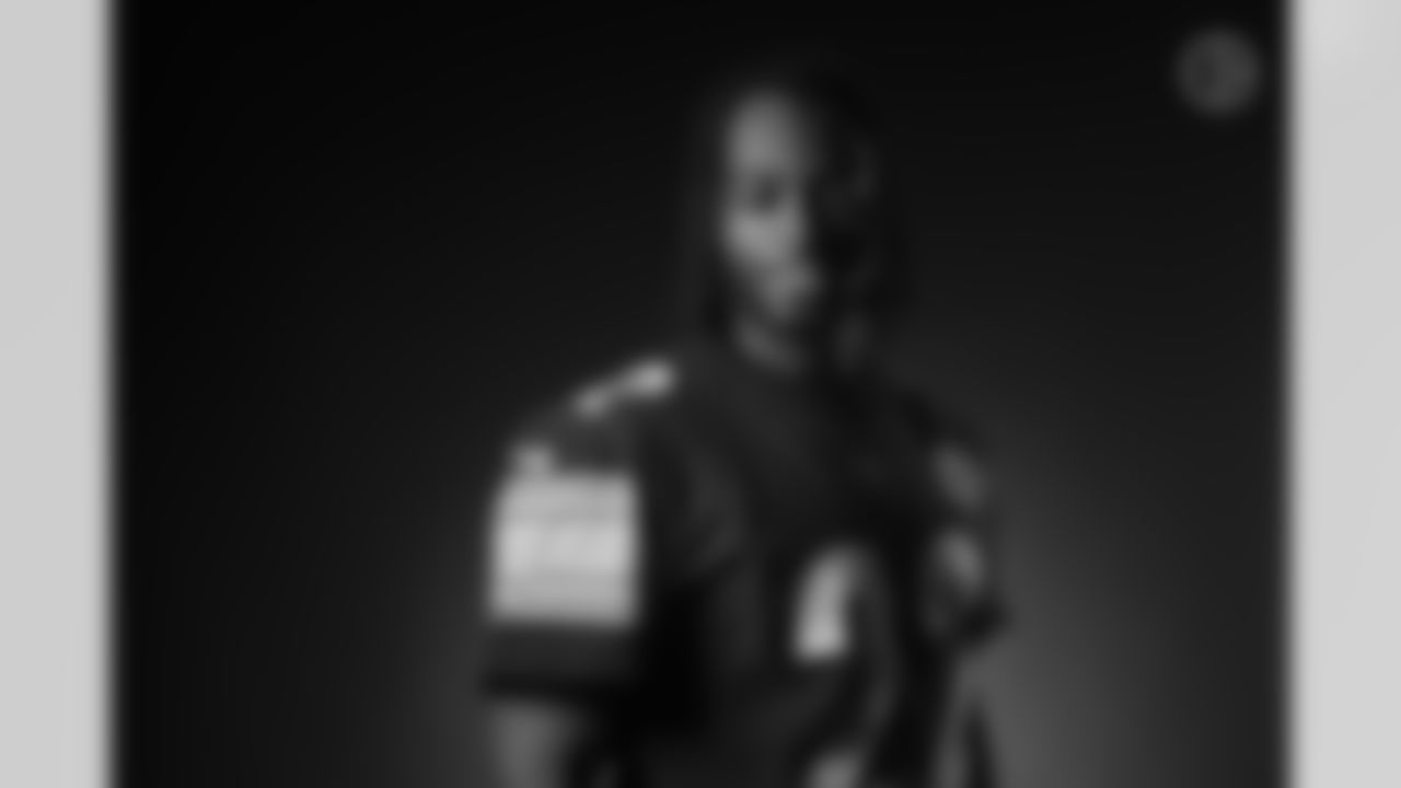 Pittsburgh Steelers running back Najee Harris (22) poses for a photo after being selected in the first round of the NFL Draft, Friday, April 30, 2021 in Pittsburgh, PA. (Karl Roser / Pittsburgh Steelers)
