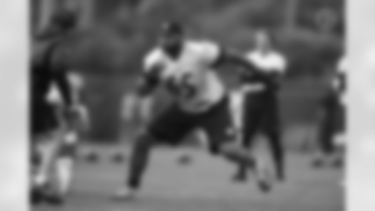 Pittsburgh Steelers offensive tackle Dan Moore Jr. (65) practices at the UPMC Rooney Sports Complex during rookie minicamp, Sunday, May 16, 2021 in Pittsburgh, PA. (Karl Roser / Pittsburgh Steelers)