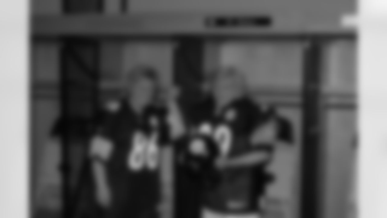 08_DraftDay_HeinzField_dh_428