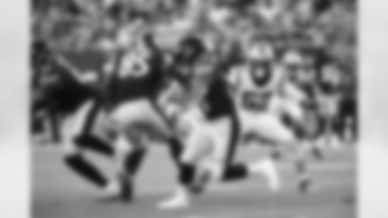 Pittsburgh Steelers running back Benny Snell Jr. (24) during a preseason game between the Pittsburgh Steelers and the Carolina Panthers, Friday, Aug. 27, 2021 in Charlotte, NC. (Jaylynn Nash / Pittsburgh Steelers)