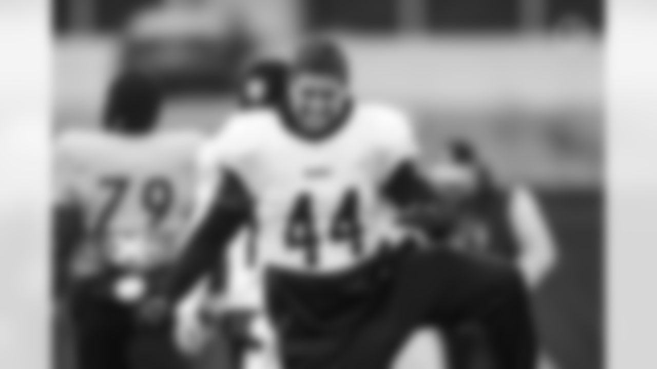 Pittsburgh Steelers fullback Derek Watt (44) during practice at the UPMC Rooney Sports Complex preparing for a Week 15 matchup against the Carolina Panthers Wednesday, Dec. 14, 2022 in Pittsburgh, PA. (Abigail Dean / Pittsburgh Steelers)