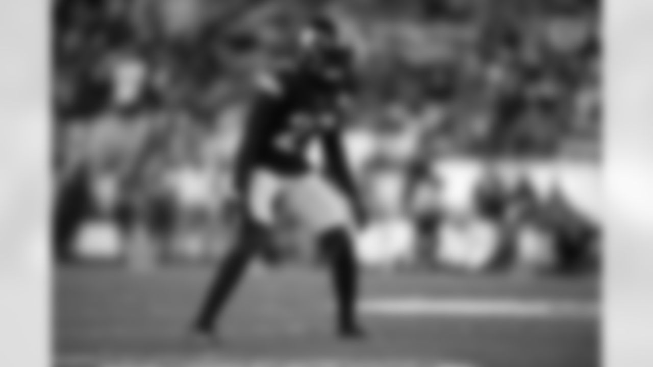 LB Marcus Allen - No. 27