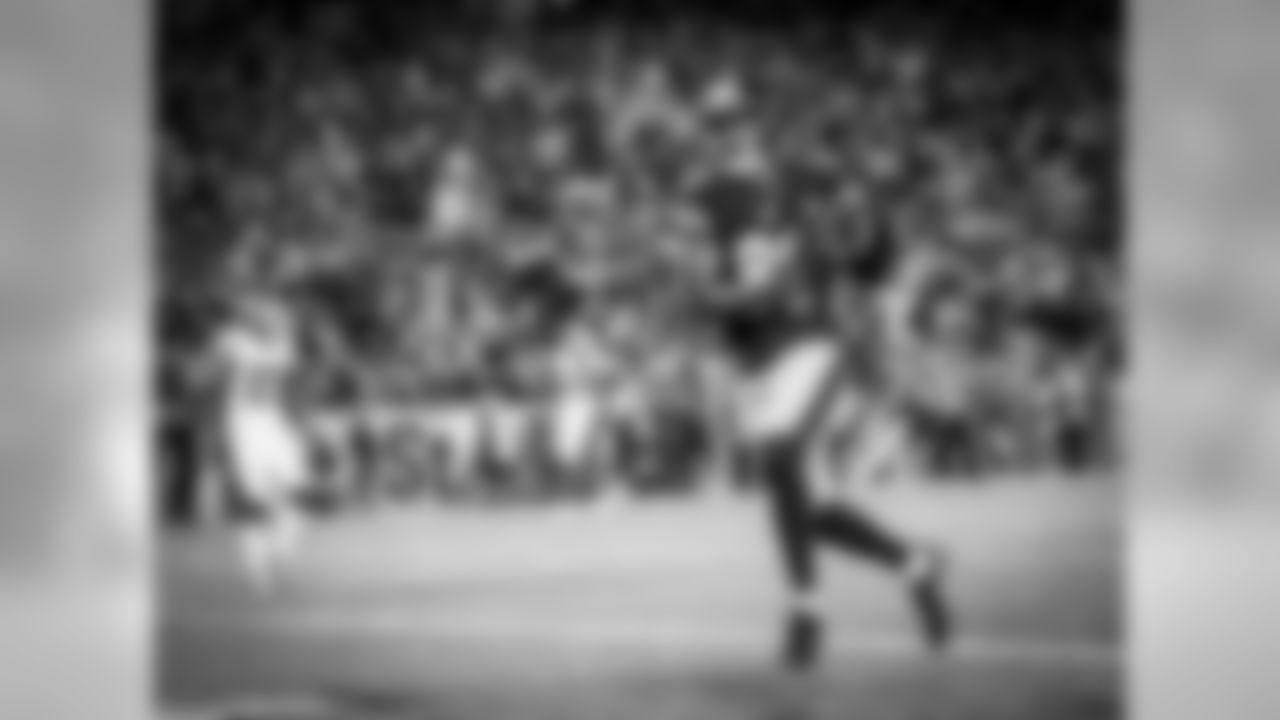 A 2016 Regular Season game between the Pittsburgh Steelers and the Kansas City Chiefs on Sunday October 2nd 2016. The Steelers defeated the Chiefs 43-14.