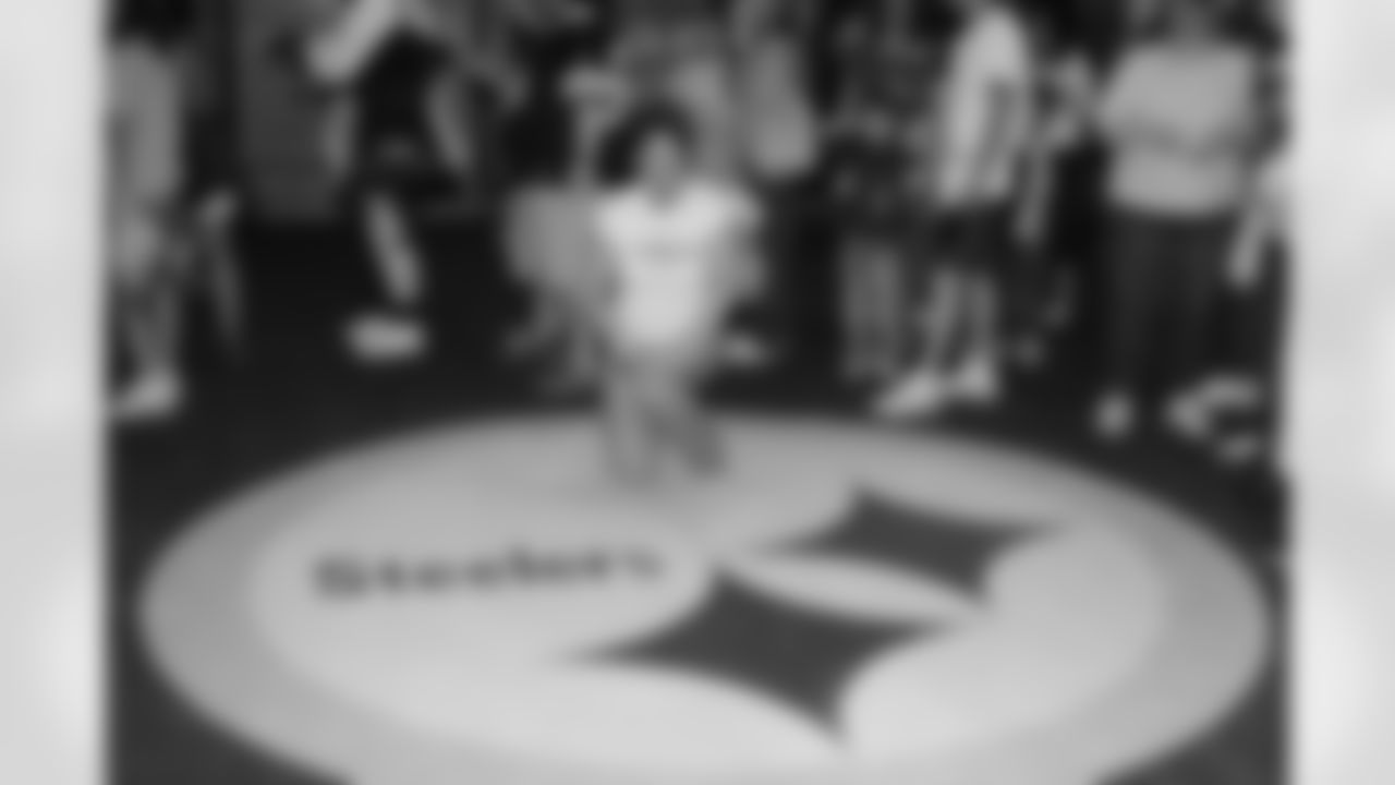 08_DraftDay_HeinzField_dh_397