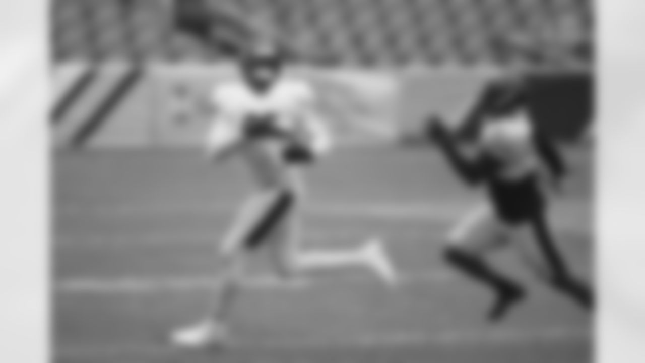 Pittsburgh Steelers tight end Eric Ebron (85) trains at Heinz Field during the Steelers 2020 Training Camp, Monday, Aug. 31, 2020 in Pittsburgh, PA. (Caitlyn Epes / Pittsburgh Steelers)