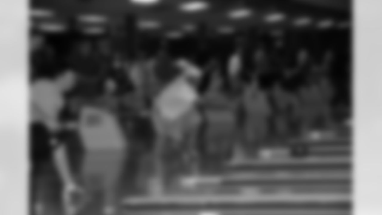 2010_steelers_team_bowling_001