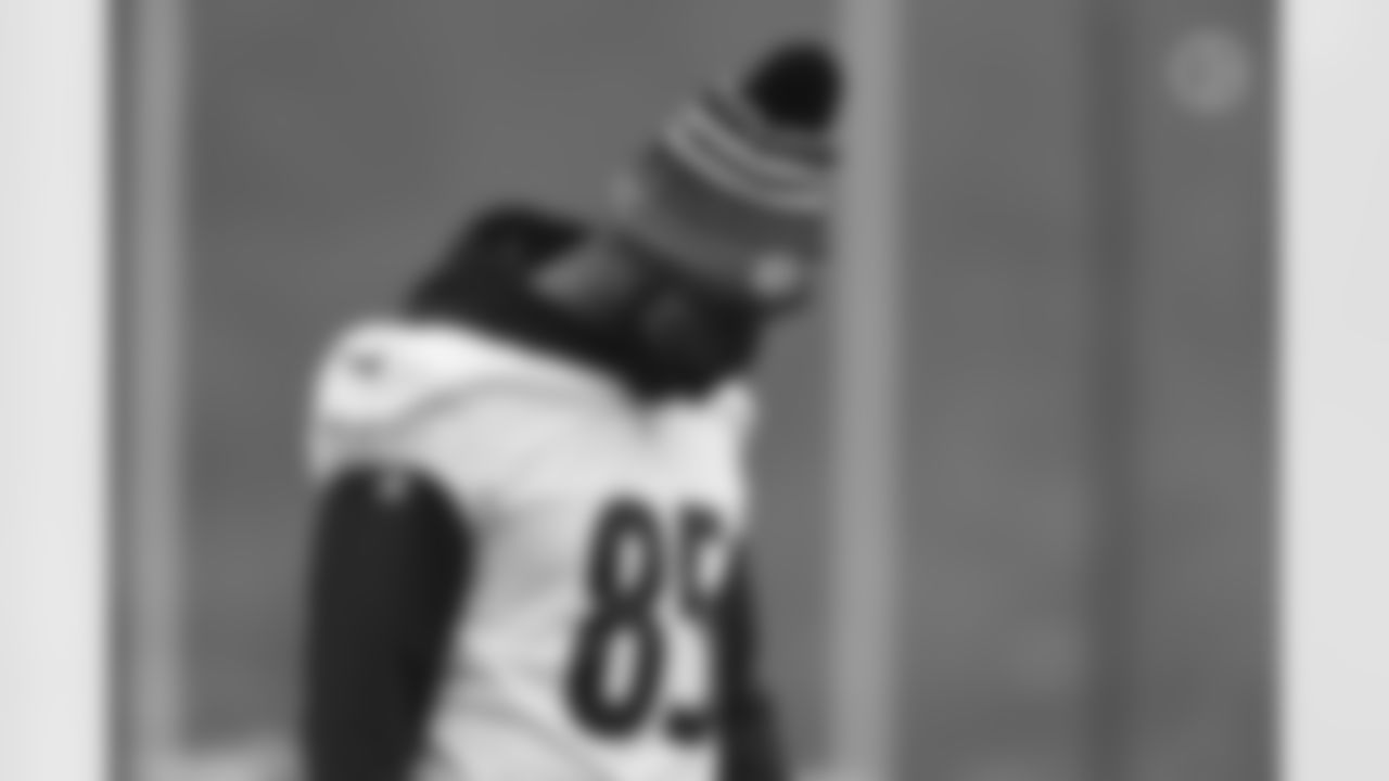Pittsburgh Steelers tight end Eric Ebron (85) practices at the UPMC Rooney Sports Complex preparing for a Week 14 matchup against the Buffalo Bills, Wednesday, Dec. 9, 2020 in Pittsburgh, PA. (Caitlyn Epes / Pittsburgh Steelers)