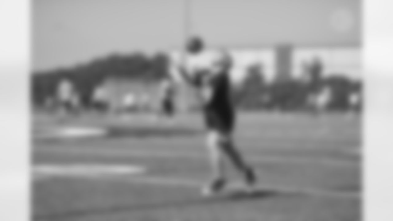 The Steelers host a 2021 Youth Football Camp at Highlands Sports Complex Monday, June 28, 2021 in Triadelphia, WV. (Caitlyn Epes / Pittsburgh Steelers)