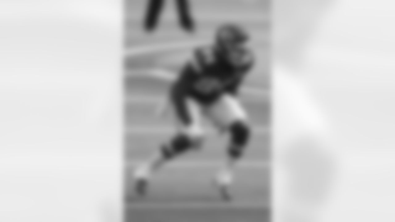 DE Taco Charlton
