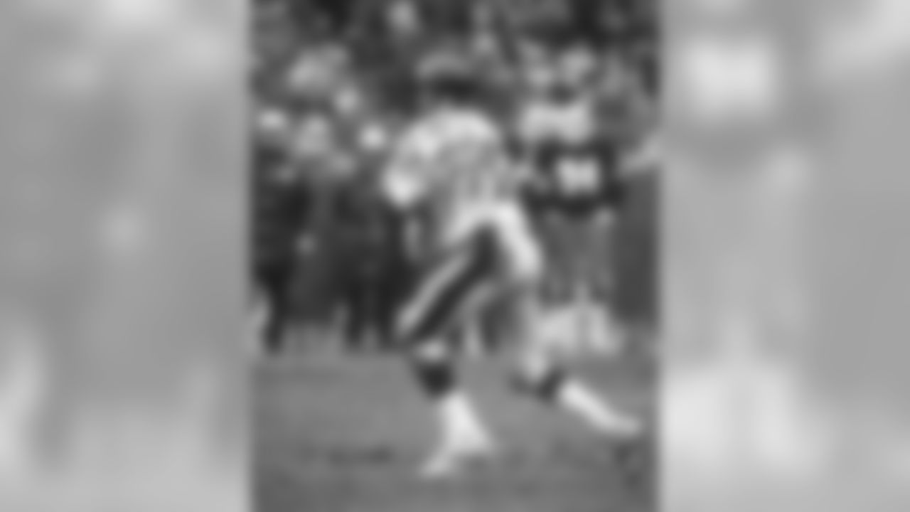 1970 TERRY BRADSHAW: If youre a guy who likes his quarterback to come up big in critical games, Bradshaw is your guy. He was 14-5 as a starter in the playoffs, 4-0 in the Super Bowl. His postseason passer rating was 83.0, and his 8.41 yards/attempt is the highest in NFL history among quarterbacks who have a comparable number of playoff starts. Bradshaw wouldnt help you win your fantasy league, but he forced you to build a bigger trophy case. Hall of Fame, Class of 1989. Four Super Bowl rings.