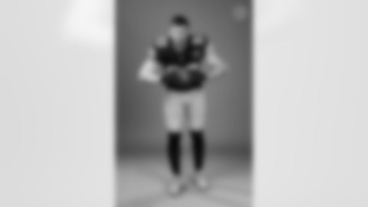 Pittsburgh Steelers linebacker T.J. Watt (90) wears the throwback uniform during a photoshoot, Tuesday, Nov. 15, 2022 in Pittsburgh, PA. (Karl Roser / Pittsburgh Steelers)