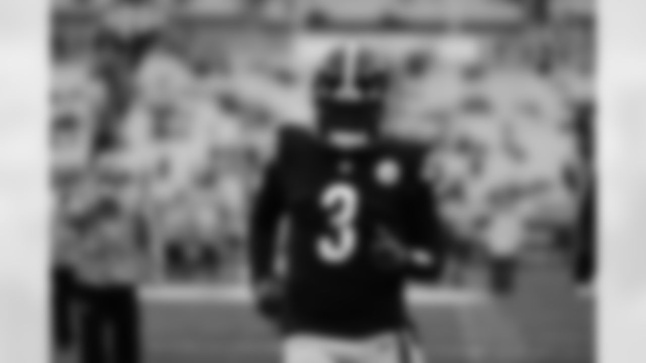 Pittsburgh Steelers quarterback Dwayne Haskins (3) during a regular season game between the Pittsburgh Steelers and the Detroit Lions, Sunday, Nov. 14, 2021 in Pittsburgh, PA. (Caitlyn Epes / Pittsburgh Steelers)