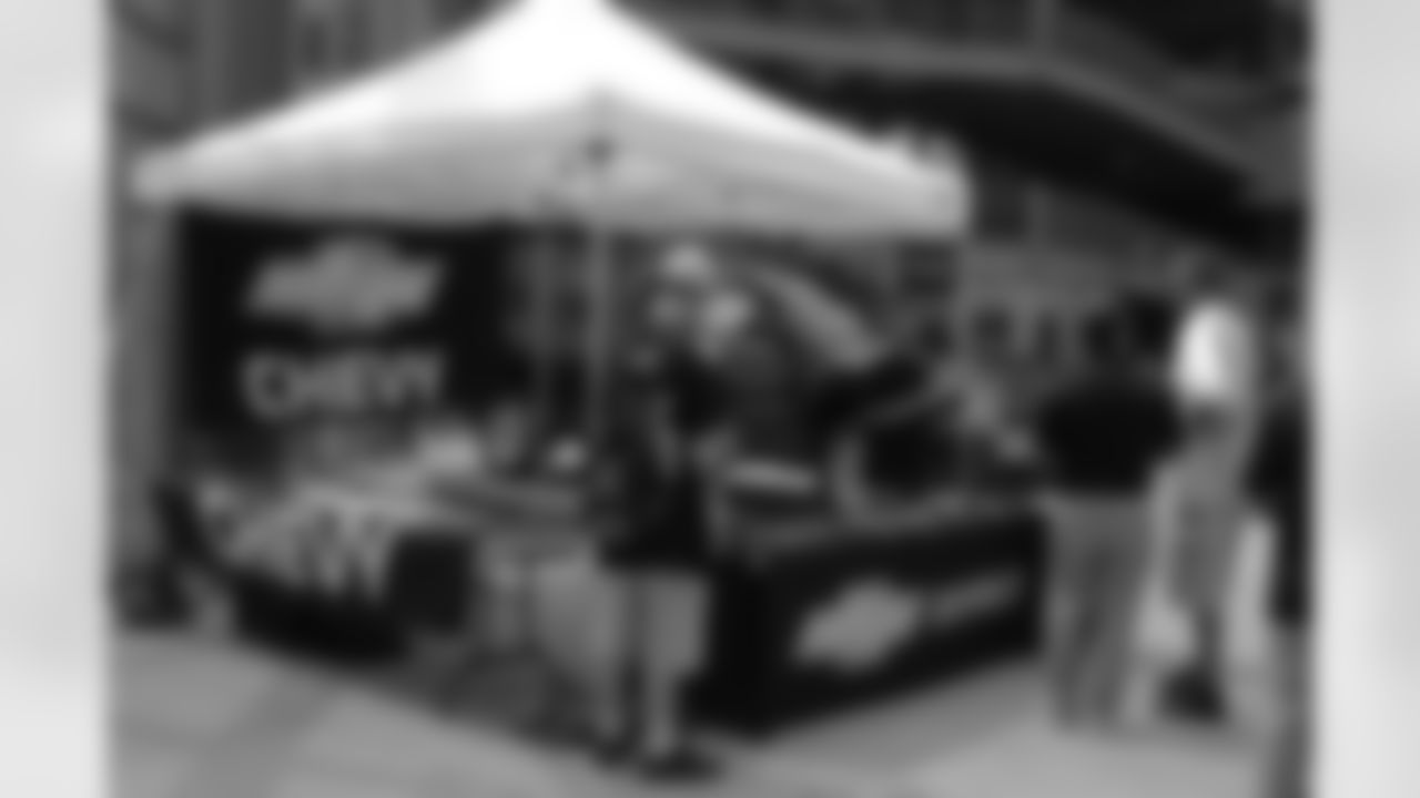 08_DraftDay_HeinzField_dh_39