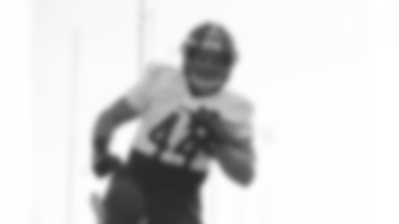 Pittsburgh Steelers fullback Derek Watt (44) practices at the UPMC Rooney Sports Complex preparing for a Week 11 matchup against the Jacksonville Jaguars, Friday, Nov. 20, 2020 in Pittsburgh, PA. (Karl Roser / Pittsburgh Steelers)