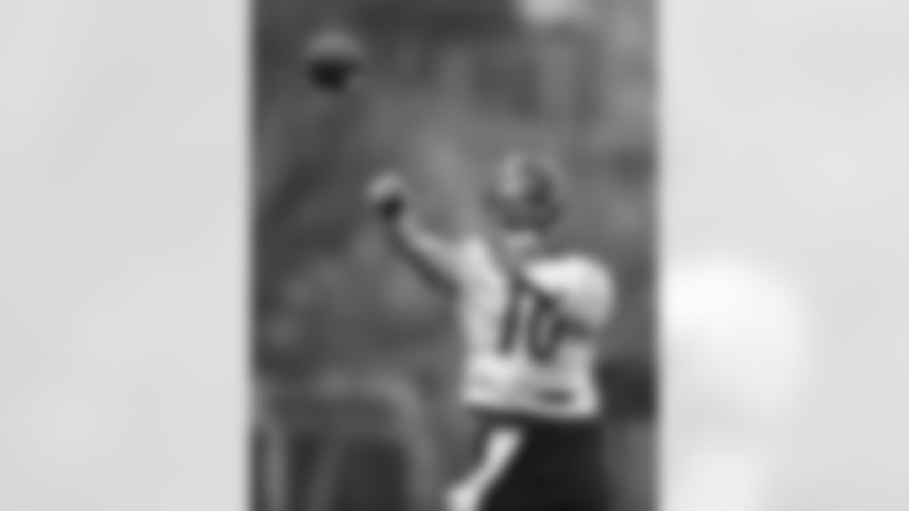 Pittsburgh Steelers quarterback Mitch Trubisky (10) during practice at the UPMC Rooney Sports Complex preparing for a Week 8 matchup against the Jacksonville Jaguars Thursday, Oct. 26, 2023 in Pittsburgh, PA. (Karl Roser / Pittsburgh Steelers)