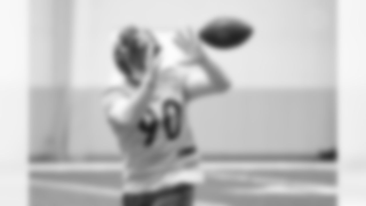 Pittsburgh Steelers linebacker T.J. Watt (90) during practice at the UPMC Rooney Sports Complex preparing for a Week 15 matchup against the Carolina Panthers Friday, Dec. 16, 2022 in Pittsburgh, PA. (Karl Roser / Pittsburgh Steelers)