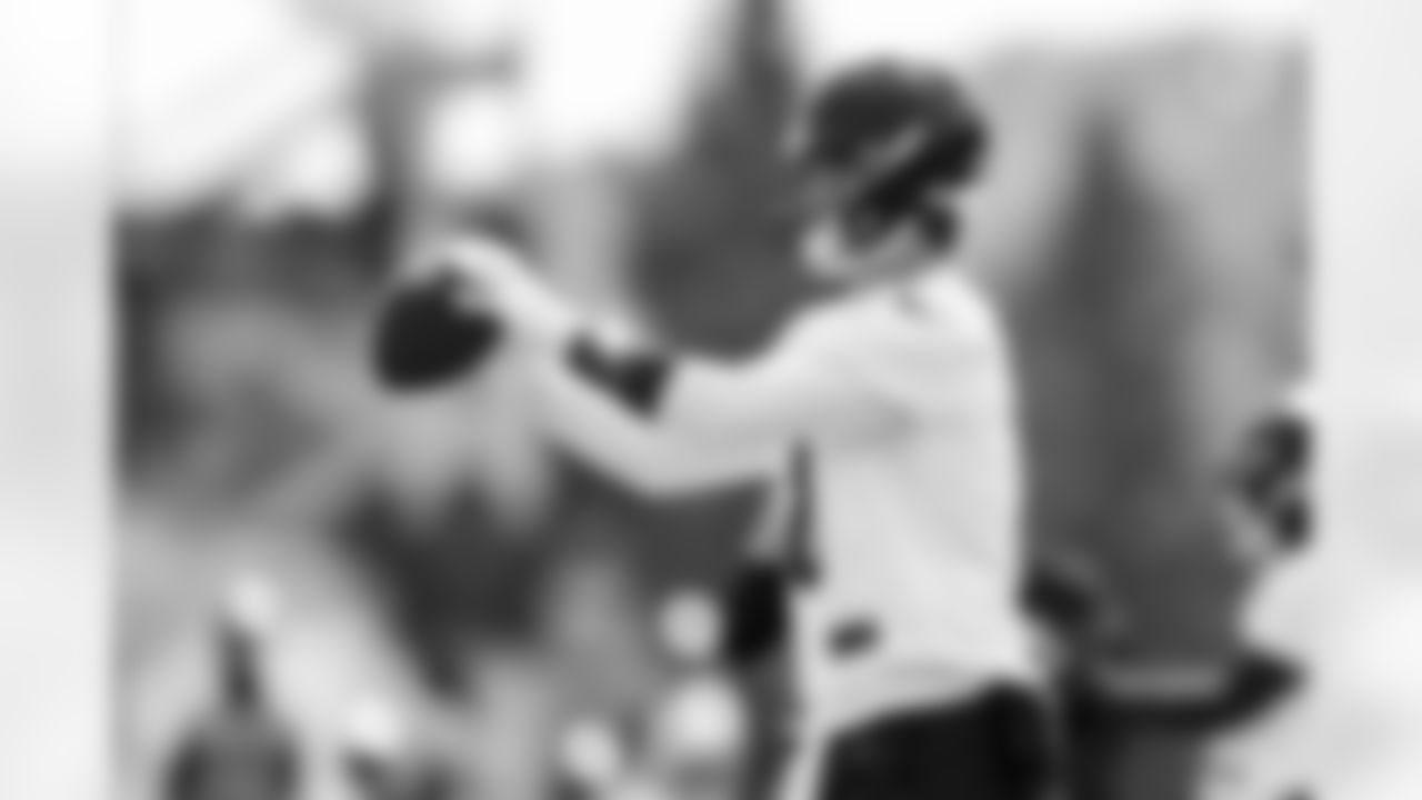 Pittsburgh Steelers quarterback Kenny Pickett (8) during practice at the UPMC Rooney Sports Complex preparing for a Week 7 matchup against the Miami Dolphins, Thursday, Oct. 20, 2022 in Pittsburgh, PA. (Abigail Dean/ Pittsburgh Steelers)