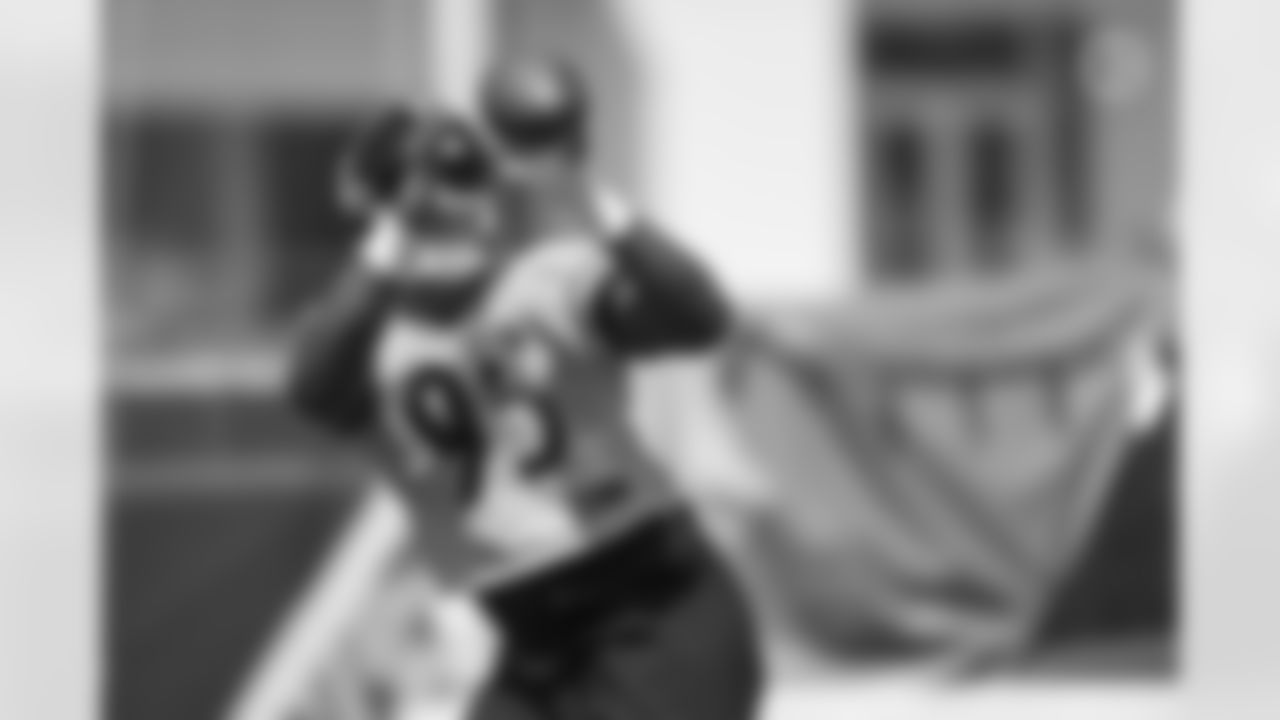 Pittsburgh Steelers defensive lineman Keeanu Benton (95) participates in the Steelers rookie minicamp at the UPMC Rooney Sports Complex, Sunday, May 14, 2023 in Pittsburgh, PA. (Karl Roser / Pittsburgh Steelers)