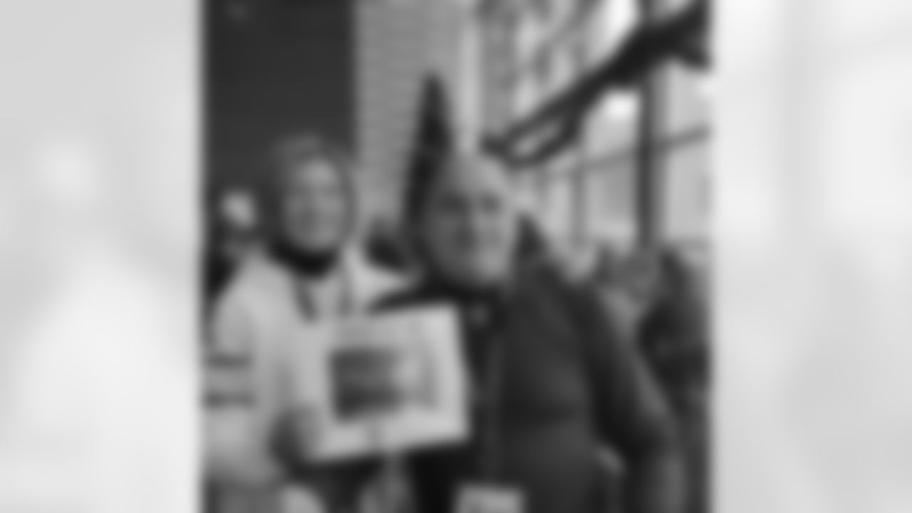 SNUTraditions_HereWeGoSigns_Jan1320221129PM_Leyman_Martha_97494590_inbound4783665079687941937.jpg_97494590_inbound4783665079687941937