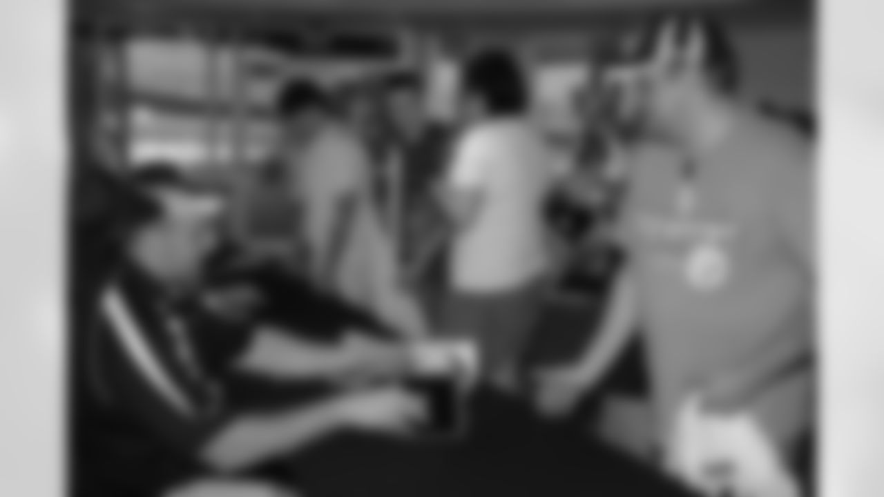 08_DraftDay_HeinzField_dh_126