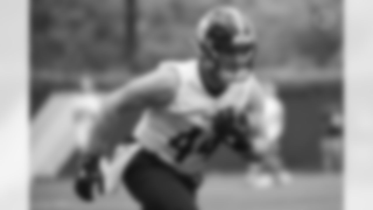 Pittsburgh Steelers fullback Derek Watt (44) participates in the Organized Team Activities (OTAs), Thursday May 26, 2022 at the UPMC Rooney Sports Complex. (Abigail Dean / Pittsburgh Steelers)