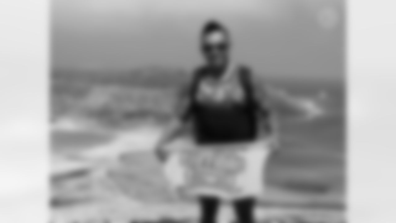 SNUTraditions_TerribleTowelAroundTheWorld_Mar102021809AM_Duaso_SergeantFirstClassMichael_97494590_AE5E2B6D391C444CA2C4E1296B51DE95.jpeg_97494590_AE5E2B6D391C444CA2C4E1296B51DE95