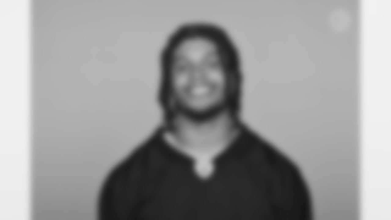 Pittsburgh Steelers linebacker Marcus Allen (27)
