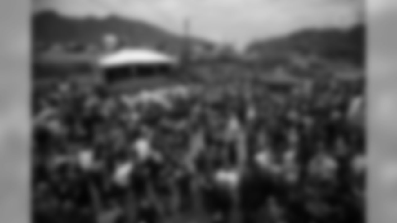 Steelers Nation Unite hosted a Road Warrior block party for fans at Harold's Cave Creek Corral in Cave Creek, AZ, which featured appearances by Steelers Legends Mel Blount, Merril Hoge and Santonio Holmes.