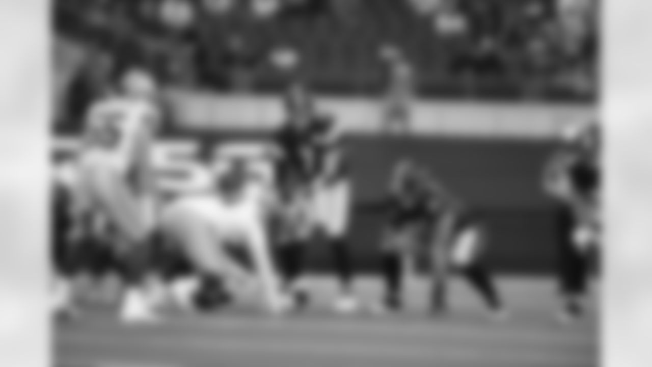 Pittsburgh Steelers quarterback Ben Roethlisberger (7) and Pittsburgh Steelers offensive tackle Matt Feiler (71) during a regular season game between the Pittsburgh Steelers and the Dallas Cowboys, Sunday, Nov. 8, 2020 in Dallas, TX. (Karl Roser / Pittsburgh Steelers)