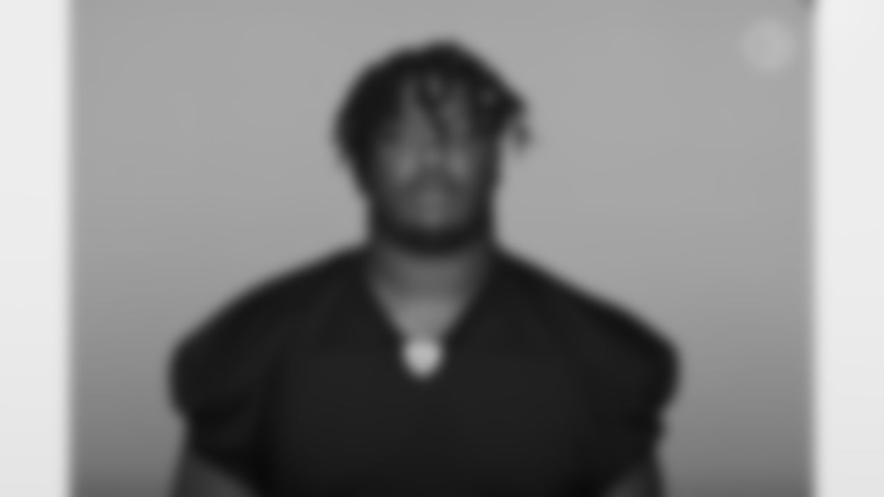 Pittsburgh Steelers defensive tackle Carlos Davis (73)