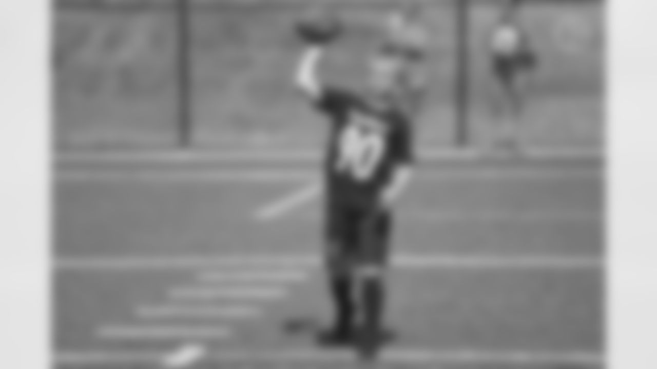 The Steelers host a 2021 Youth Football Camp at Highlands Sports Complex Monday, June 28, 2021 in Triadelphia, WV. (Caitlyn Epes / Pittsburgh Steelers)