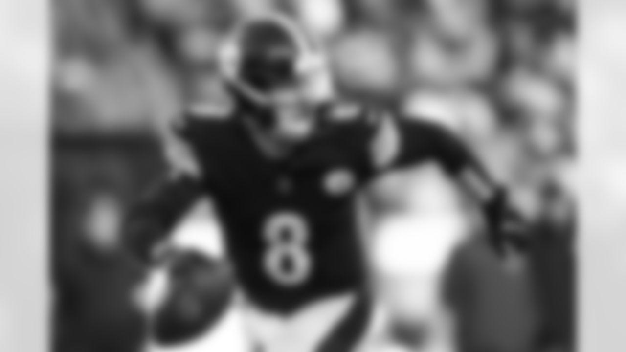 Pittsburgh Steelers quarterback Kenny Pickett (8) during a regular season game between the Pittsburgh Steelers and the Cleveland Browns, Sunday, Jan. 8, 2023 in Pittsburgh, PA. (Jared Wickerham / Pittsburgh Steelers)
