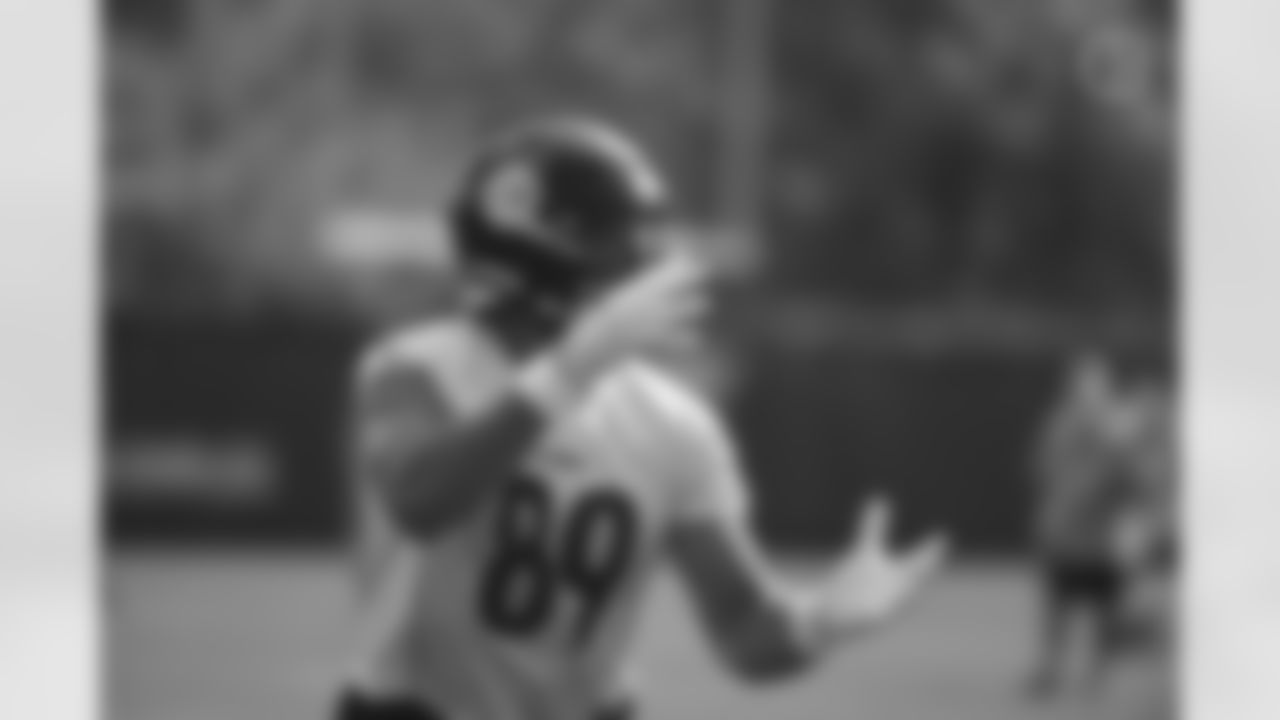 Pittsburgh Steelers tight end Vance McDonald (89) practices at the UPMC Rooney Sports Complex preparing for a Week 1 matchup against the New York Giants, Thursday, Sept. 10, 2020 in Pittsburgh, PA. (Caitlyn Epes / Pittsburgh Steelers)