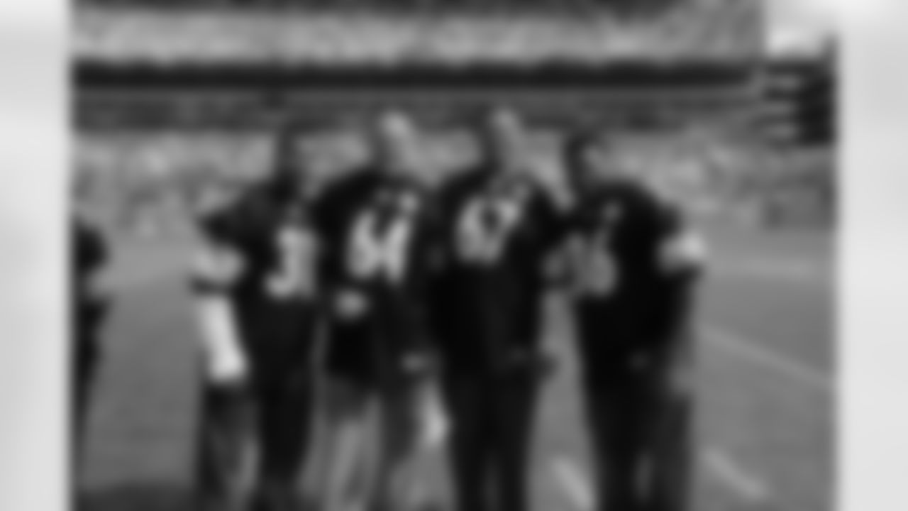 09_CLE1_Mike Logan, Jeff Hartings, Kimo Von Olhofen, Jerome The Bus Bettis