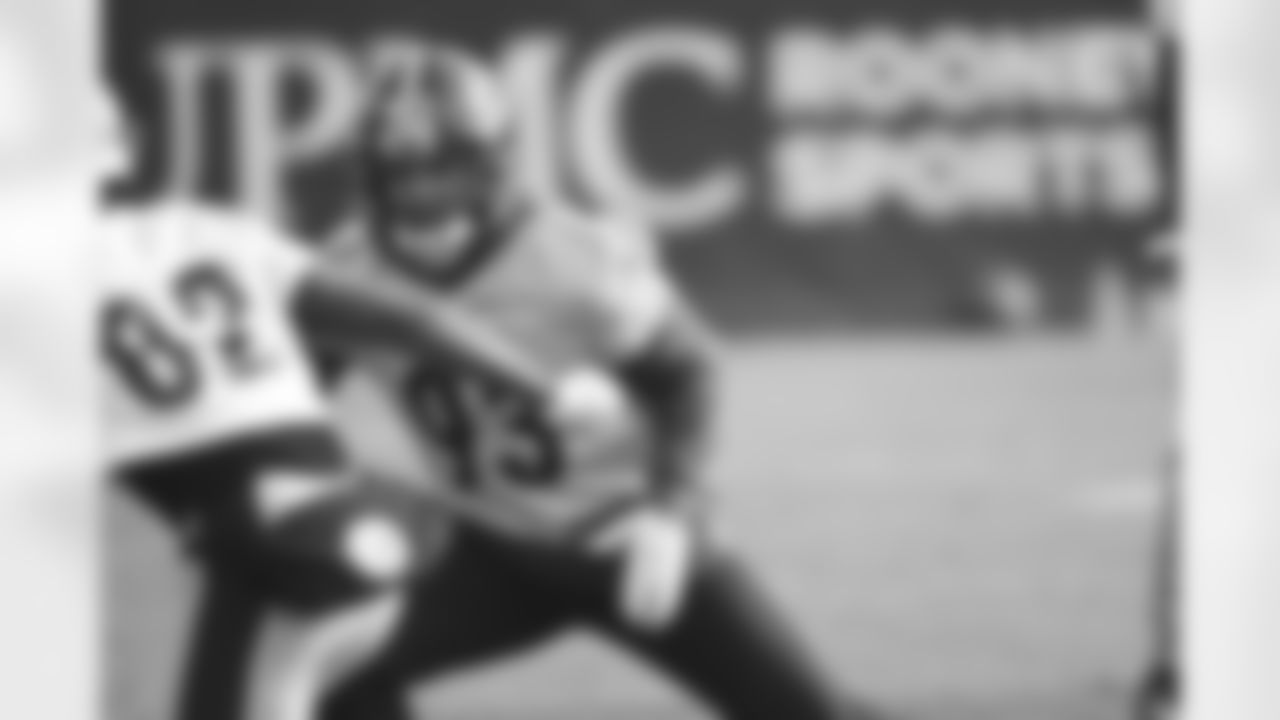 Pittsburgh Steelers linebacker Joe Schobert (93) during practice at the UPMC Rooney Sports Complex preparing for a Week 15 matchup against the Tennessee Titans, Friday, Dec. 17, 2021 in Pittsburgh, PA. (Caitlyn Epes / Pittsburgh Steelers)