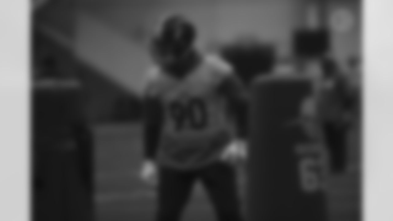 Pittsburgh Steelers linebacker T.J. Watt (90) practices at the UPMC Rooney Sports Complex preparing for a Week 15 matchup against the Cincinnati Bengals, Wednesday, Dec. 16, 2020 in Pittsburgh, PA. (Caitlyn Epes / Pittsburgh Steelers)