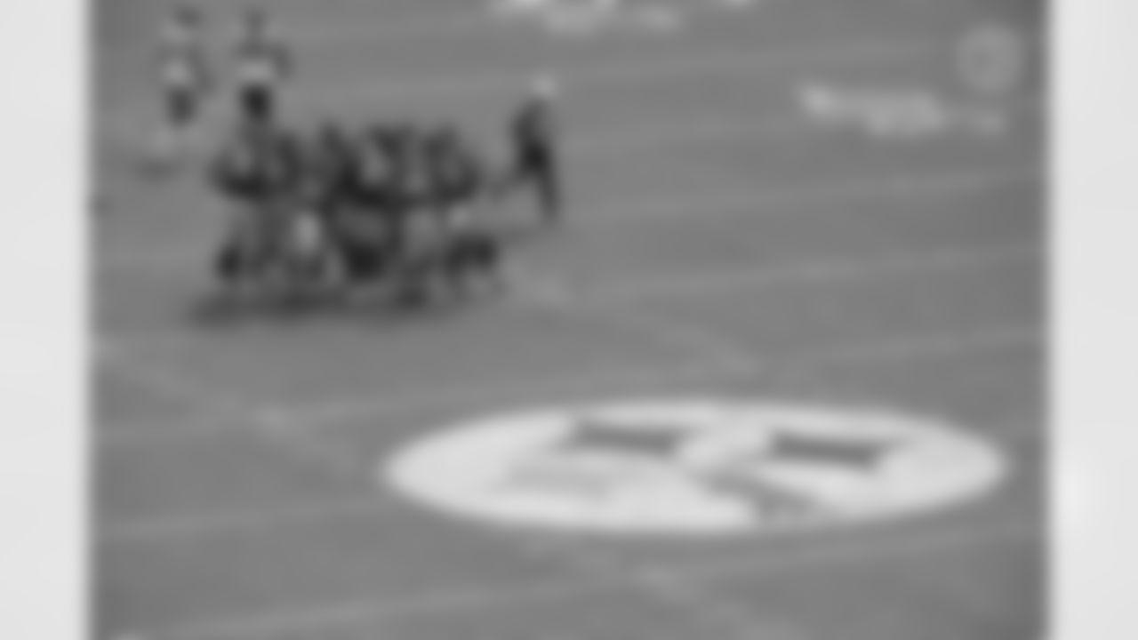 The Pittsburgh Steelers huddle on the field during a regular season game between the Pittsburgh Steelers and the Houston Texans, Sunday, Sept. 27, 2020 in Pittsburgh, PA. The Steelers beat the Texans 28-21. (Caitlyn Epes / Pittsburgh Steelers)