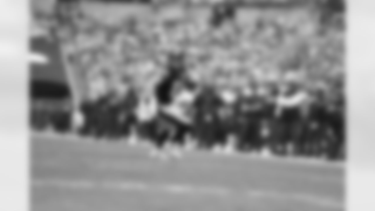 Pittsburgh Steelers tight end Vance McDonald (89) retires