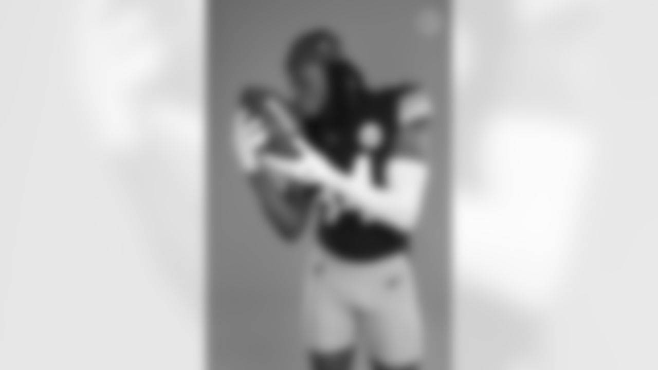 Pittsburgh Steelers safety Terrell Edmunds (34) poses for a photo during the Steelers 2021 media day, Friday, July 23, 2021 in Pittsburgh, PA. (Caitlyn Epes / Pittsburgh Steelers)
