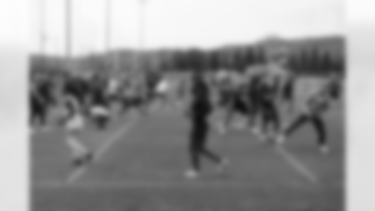 The Pittsburgh Steelers participate in Phase Two of the voluntary offseason workout program, Tuesday May 3, 2022 at the UPMC Rooney Sports Complex. (Karl Roser / Pittsburgh Steelers)