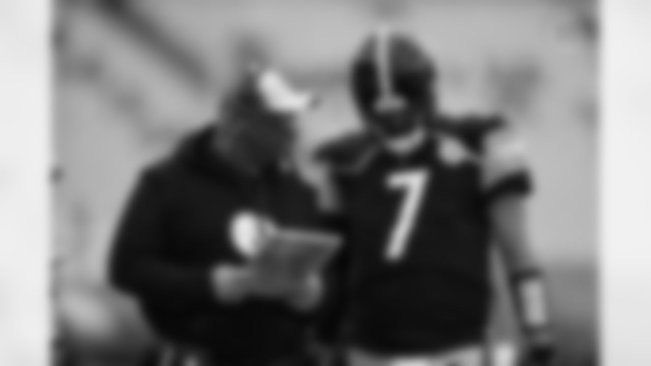 Pittsburgh Steelers quarterback Ben Roethlisberger (7) and Pittsburgh Steelers Offensive Coordinator Randy Fichtner during a regular season game between the Pittsburgh Steelers and the Philadelphia Eagles, Sunday, Oct. 11, 2020 in Pittsburgh, PA. (Karl Roser / Pittsburgh Steelers)