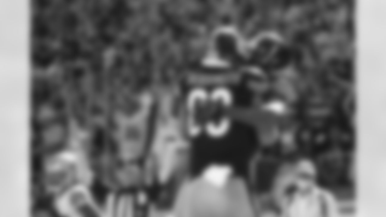 Pittsburgh Steelers running back Najee Harris (22) and Pittsburgh Steelers tight end Pat Freiermuth (88) during a regular season game between the Pittsburgh Steelers and the Las Vegas Raiders, Sunday, Sept. 19, 2021 in Pittsburgh, PA. (Caitlyn Epes / Pittsburgh Steelers)