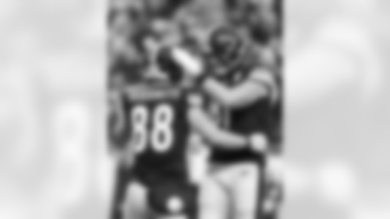 Pittsburgh Steelers tight end Pat Freiermuth (88) and Pittsburgh Steelers tight end Zach Gentry (81) during a regular season game between the Pittsburgh Steelers and the Baltimore Ravens, Sunday, Dec. 11, 2022 in Pittsburgh, PA. (Jared Wickerham / Pittsburgh Steelers)