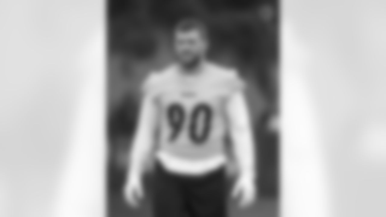 Pittsburgh Steelers linebacker T.J. Watt (90) trains at Saint Vincent College during the 2022 Steelers Training Camp on Wednesday, Aug. 10, 2022 in Latrobe, PA. (Karl Roser / Pittsburgh Steelers)