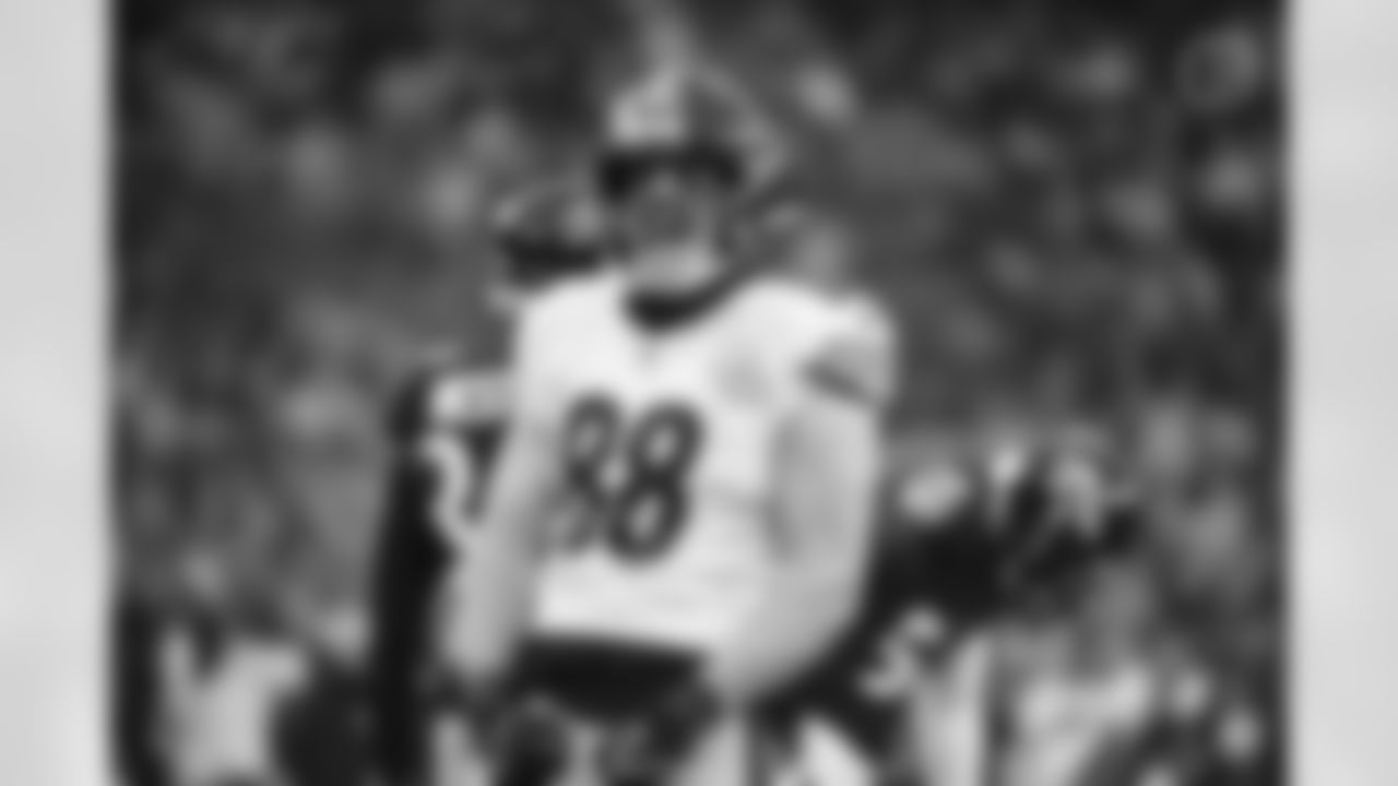 Pittsburgh Steelers tight end Pat Freiermuth (88) during a regular season game between the Pittsburgh Steelers and the Baltimore Ravens, Sunday, Jan. 9, 2022 in Baltimore, MD. The Steelers beat the Ravens 16-13 in OT. (Caitlyn Epes / Pittsburgh Steelers)