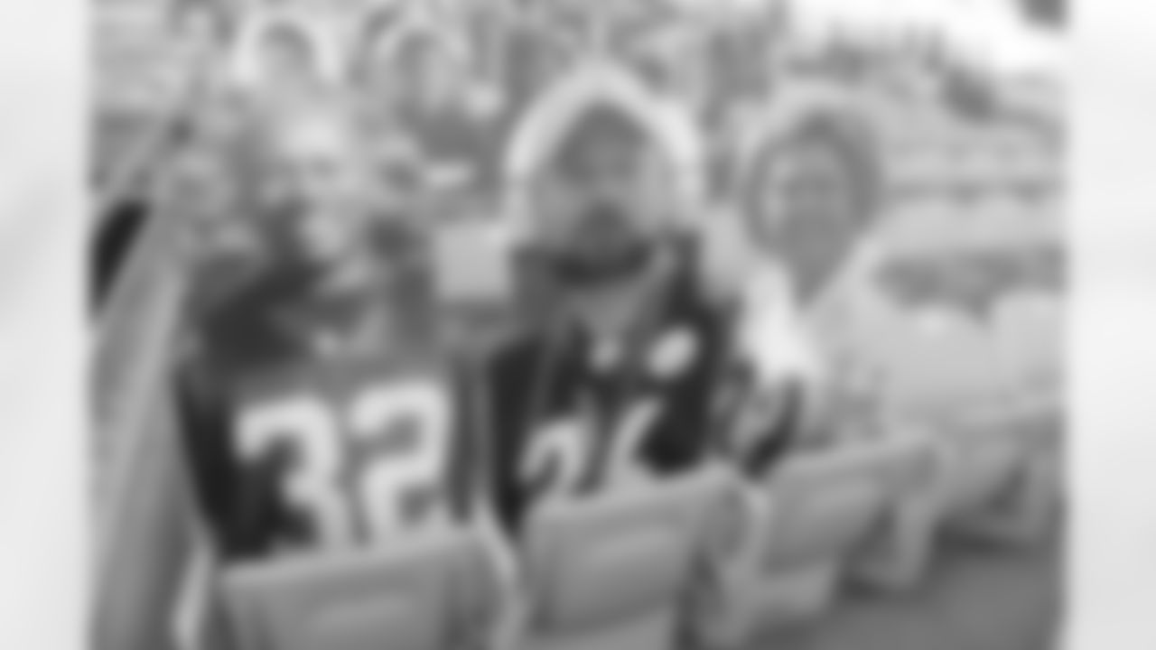 Fan cutouts at Heinz Field on Friday, Nov. 13, 2020 in Pittsburgh, PA. (Caitlyn Epes / Pittsburgh Steelers)