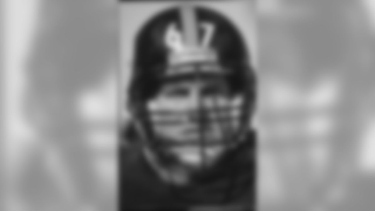 1976 Gary Dunn: By the time the Steelers picked Gary Dunn, the original Steel Curtain was showing signs of rust, what with Joe Greene and L.C. Greenwood both being seven-year veterans. Dunn, a defensive tackle and then a nose tackle when the Steelers switched to a 3-4, led the team in sacks in 1981 and tied for the lead in 1982, and he finished his career with 35.5. Two Super Bowl rings.